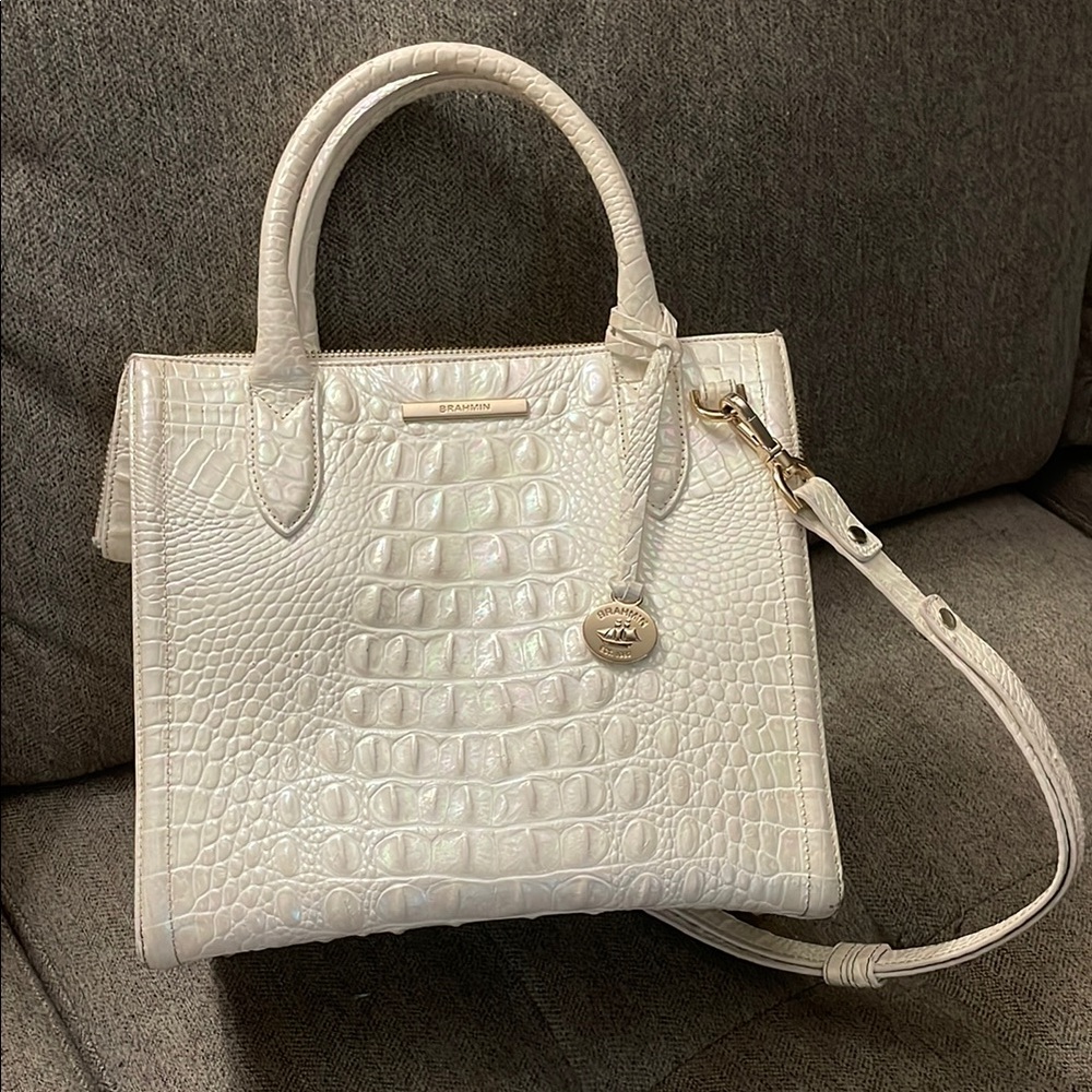Chic White Crocodile-Embossed Handbag